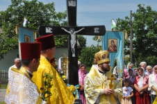 В Дитиничах освятили пам’ятний хрест на честь входження церковної громади в УПЦ КП